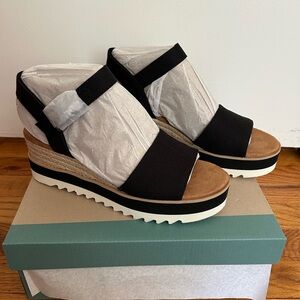 TOMS Wedge Sandal NWT